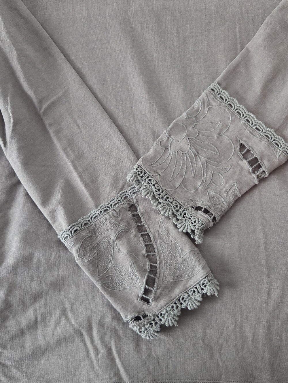 Soft Surroundings Olive Green Hooded Pullover with Cutwork Embroidery XS - Picture 4 of 10